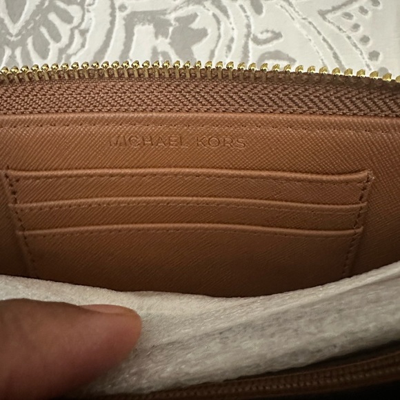 LAST ONE! Michael Kors Jet Set Item Large Multifunction Wallet in Luggage - Picture 4 of 4